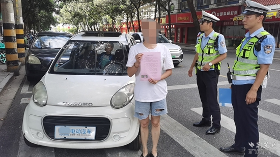 圖1：對情節(jié)輕微的車主，通過寫承諾書方式開展勸誡引導(dǎo).jpg